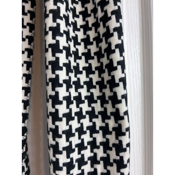 Cashmere Feel Soft 100% Acrylic Black & White Houndstooth Scarf 12" x 72" - Picture 3 of 8